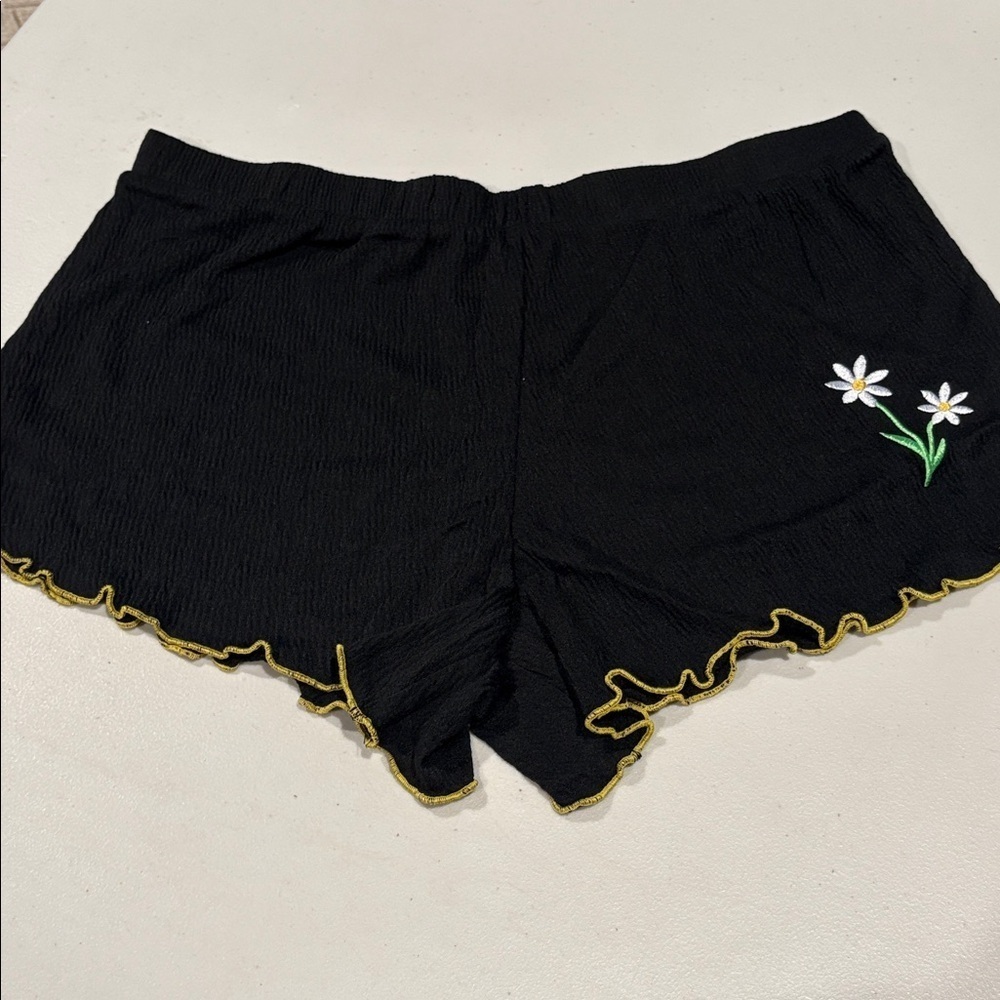 Emerson Rose - Black Daisy Flowers Tee and Short Pajama Set. Size Large. NWT - Picture 14 of 15
